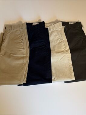 Gap 31x32 Khakis Essential Slim Fit Bundle of 4 Classic Navy Gray One NWT